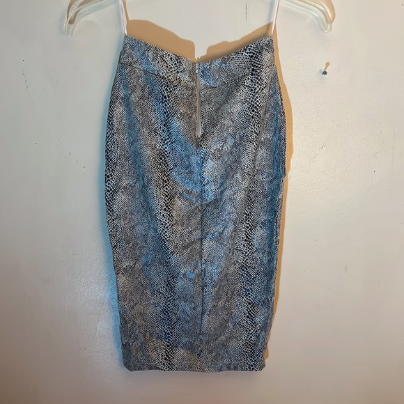 Privey woman’s snake pattern skirt size small - Picture 4 of 4